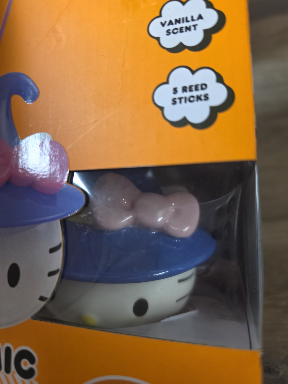 Hello Kitty Ceramic Reed Diffuser And LED Aroma Fan Bundle - Picture 8 of 9